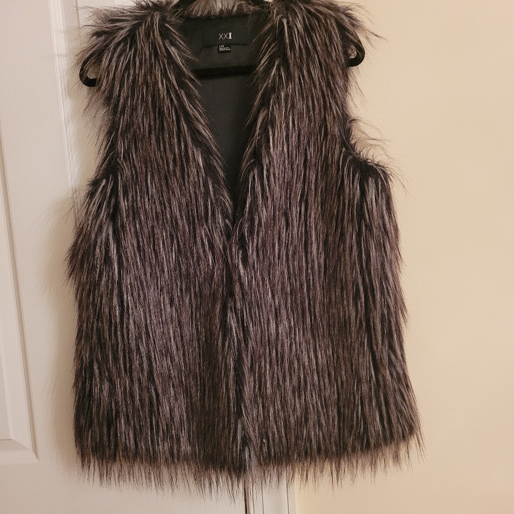 Vest. Forever 21. Size L
